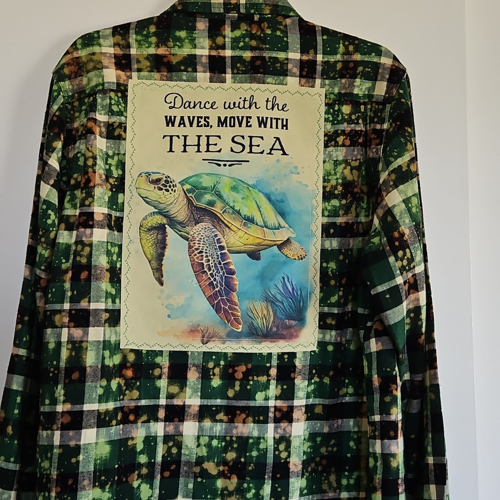 Angry Minnow Clothing Co. Sea Turtle Flannel Shirt Size M